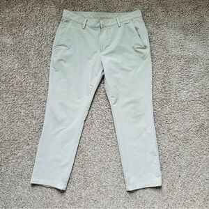 Under Armour I Men's Golf Chino Pants I Size 30 x 32 I Flat Front Beige‎